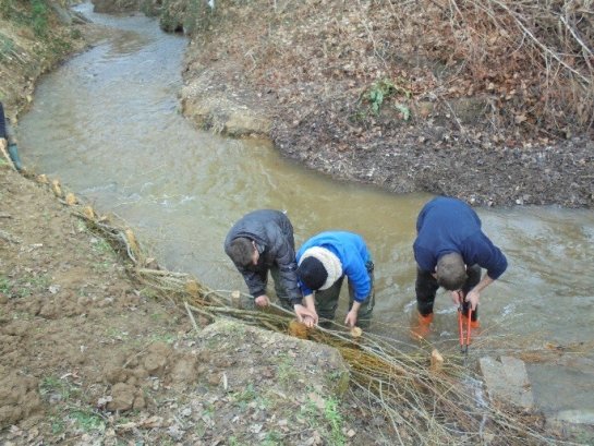  Les apprentis en plein « tressage » sur l